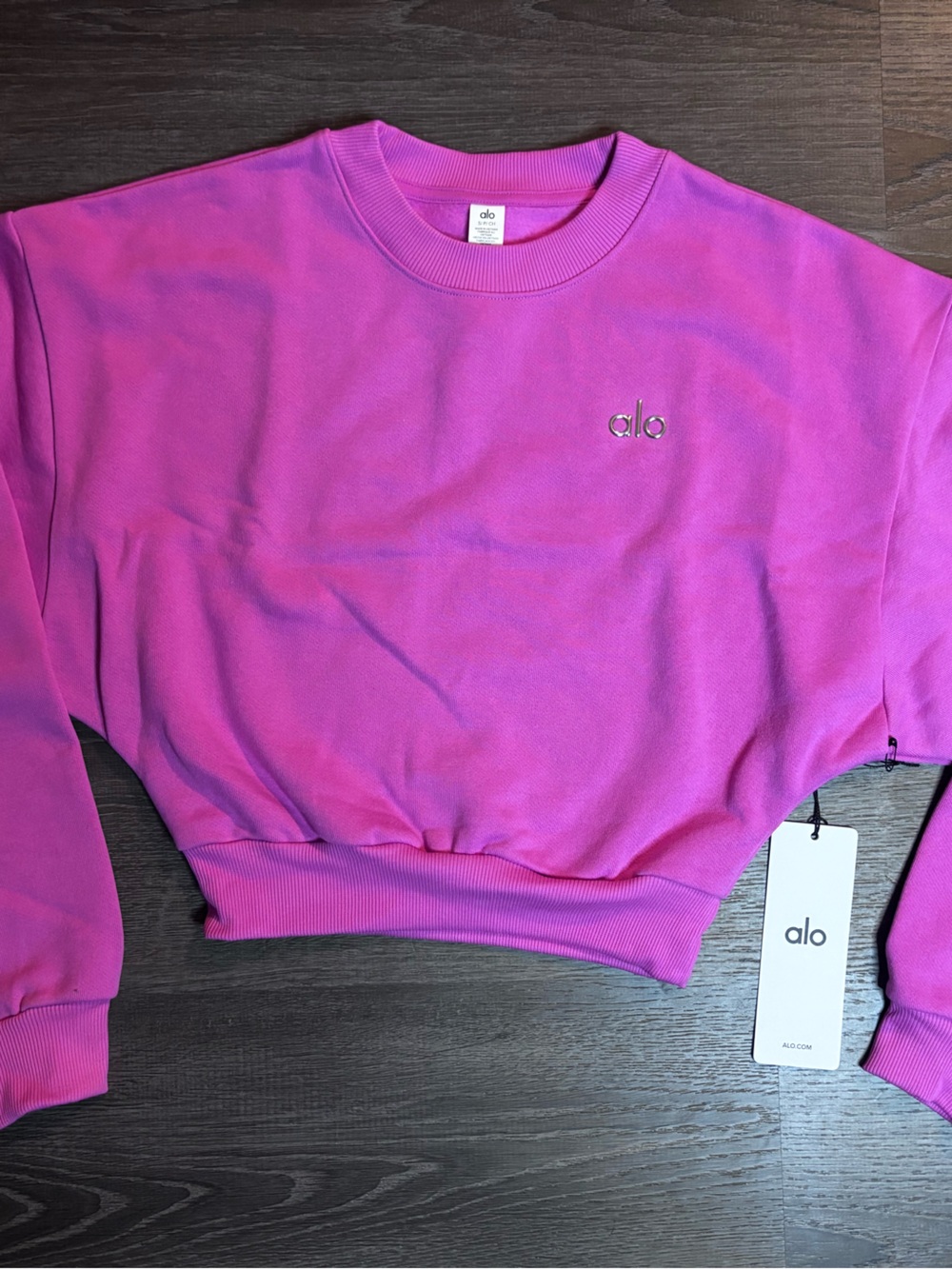 Alo Yoga Pink Cropped Accolade Crewneck Size Small NWT Paradise Pink